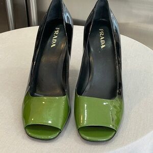 PRADA GREEN&BLACK PEEP TOES